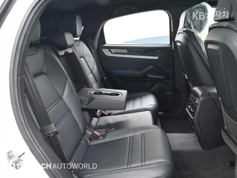 Porsche Cayenne — miniaturë 12