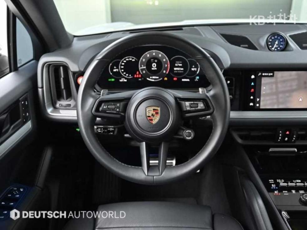 Porsche Cayenne — miniaturë 13