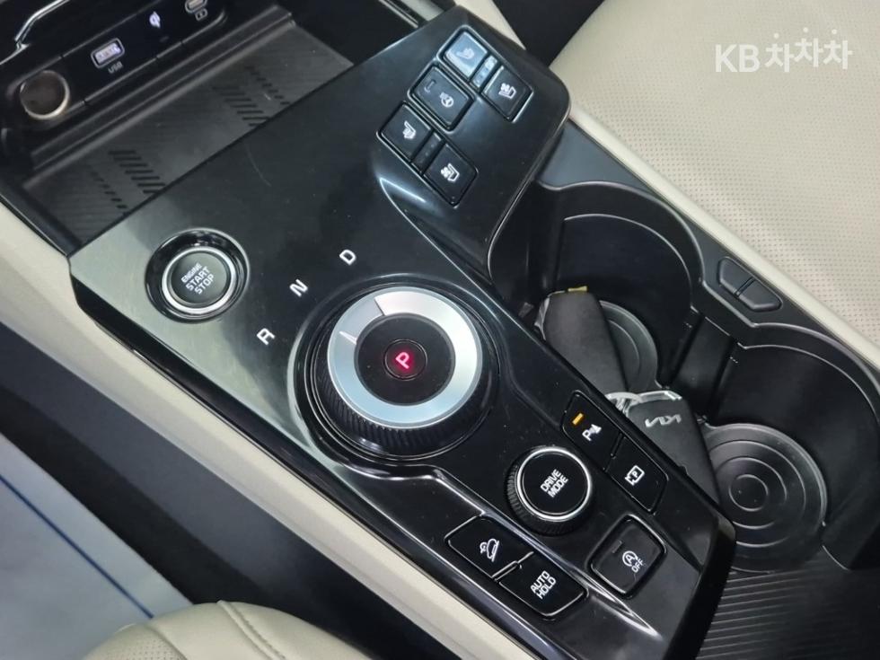 2022 - kia sportage