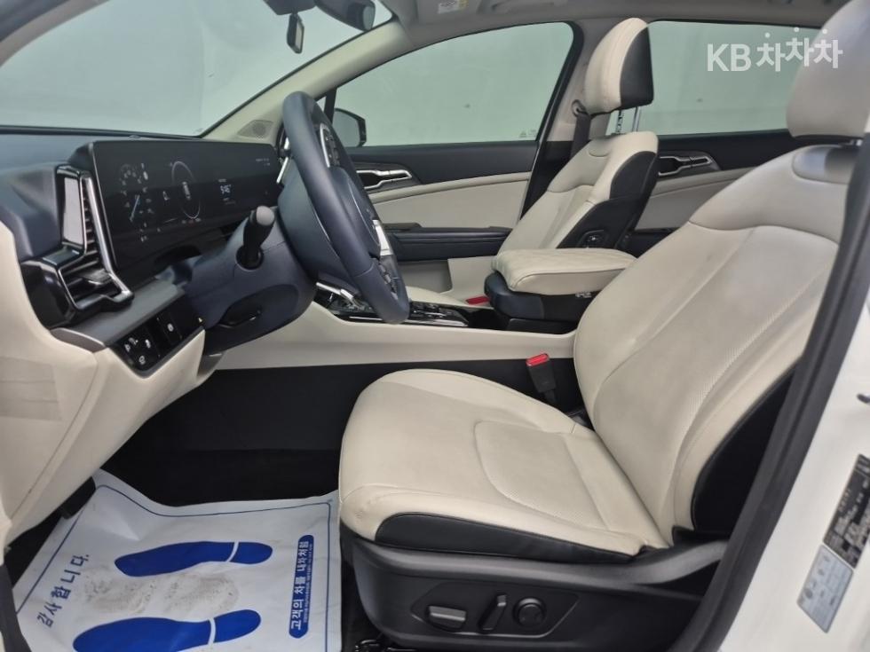 2022 - kia sportage