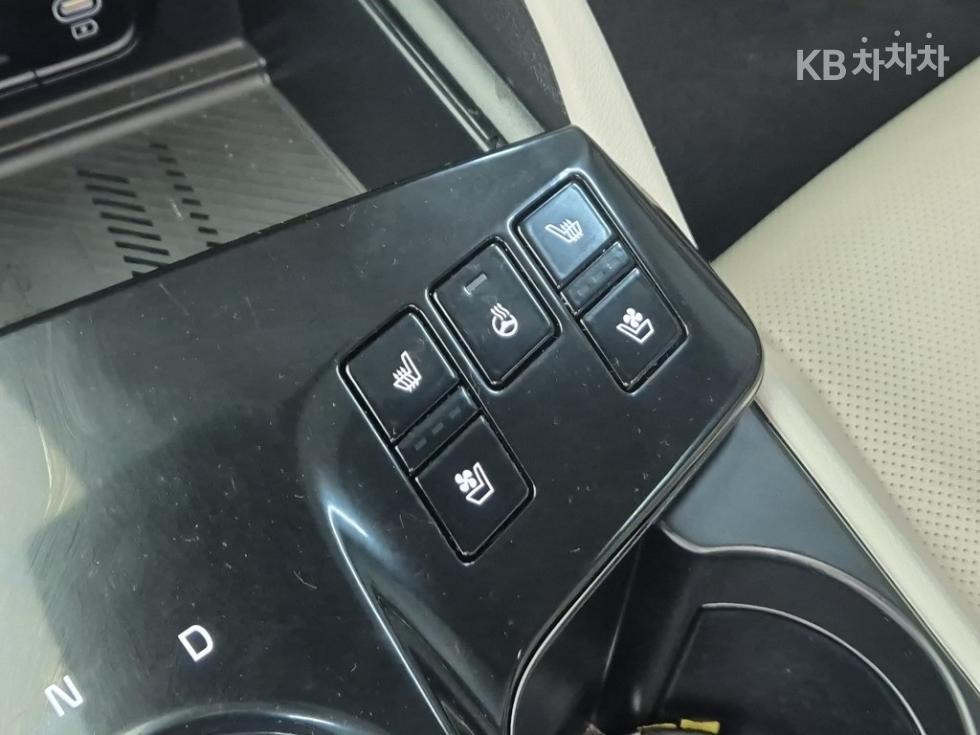 2022 - kia sportage