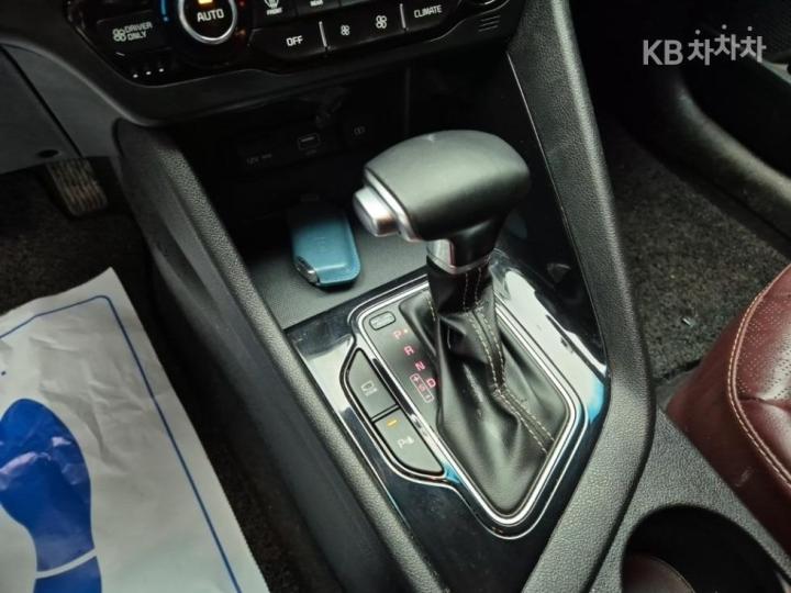 Kia Niro 1.6 HEV Signature - фото 8