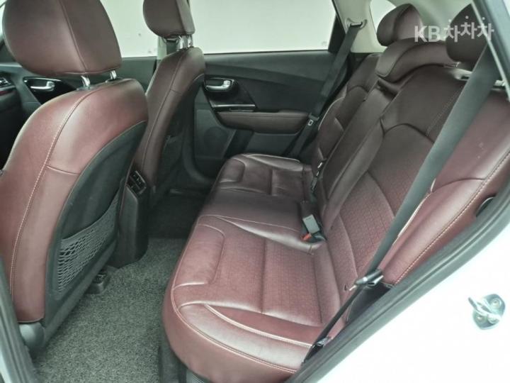 Kia Niro 1.6 HEV Signature - фото 12