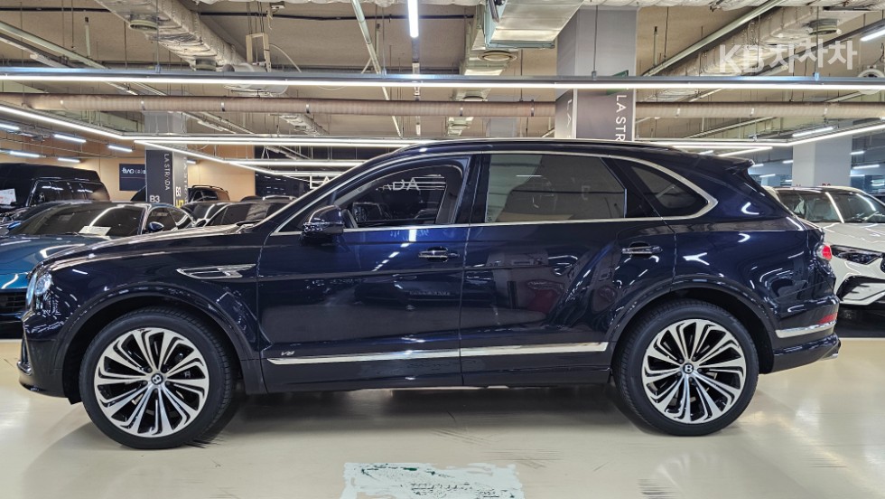 2021 - bentley bentayga