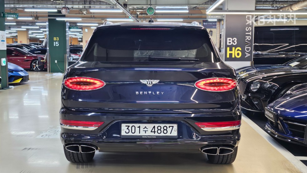 2021 - bentley bentayga