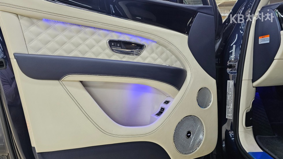 2021 - bentley bentayga