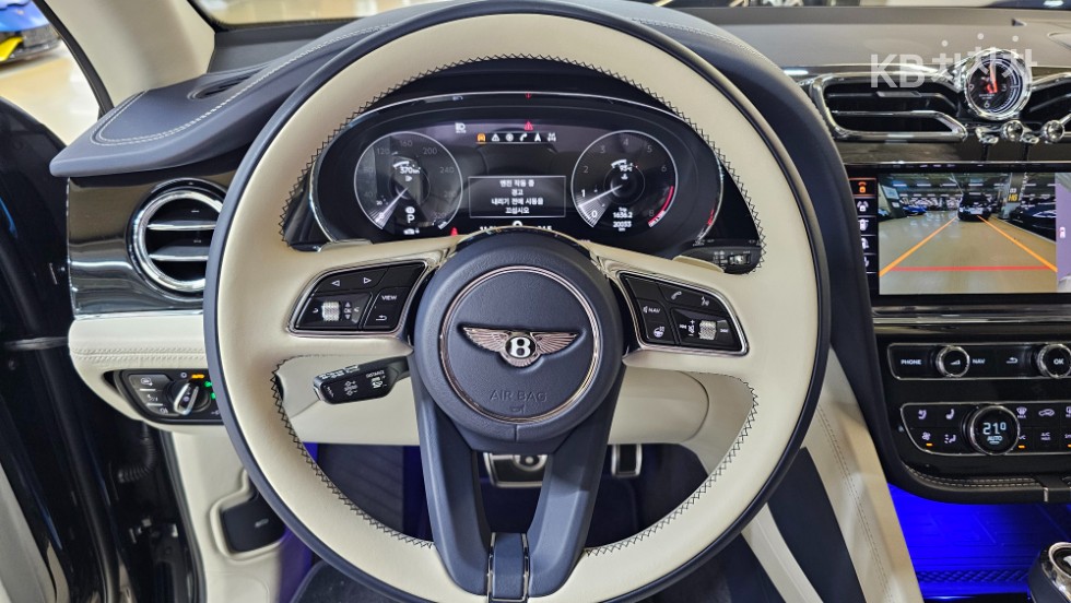 2021 - bentley bentayga