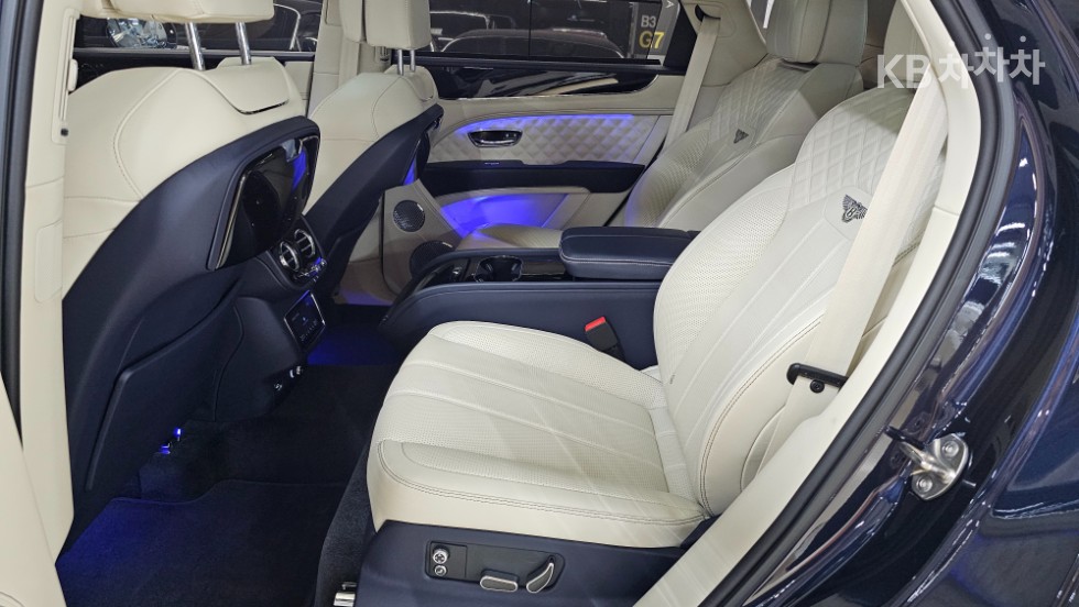 2021 - bentley bentayga