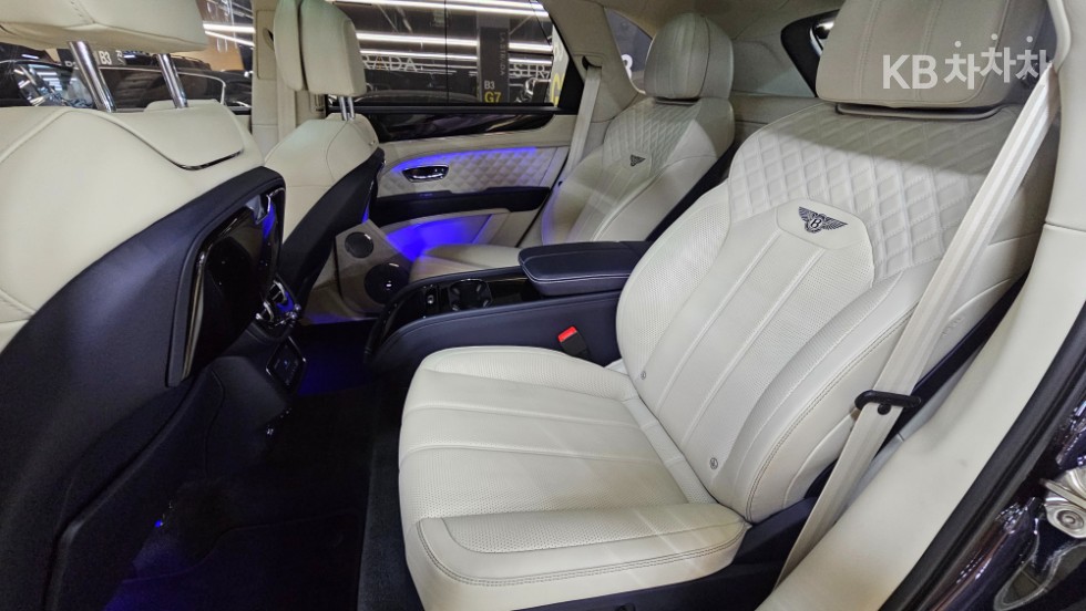 2021 - bentley bentayga