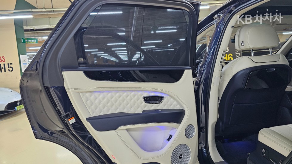 2021 - bentley bentayga