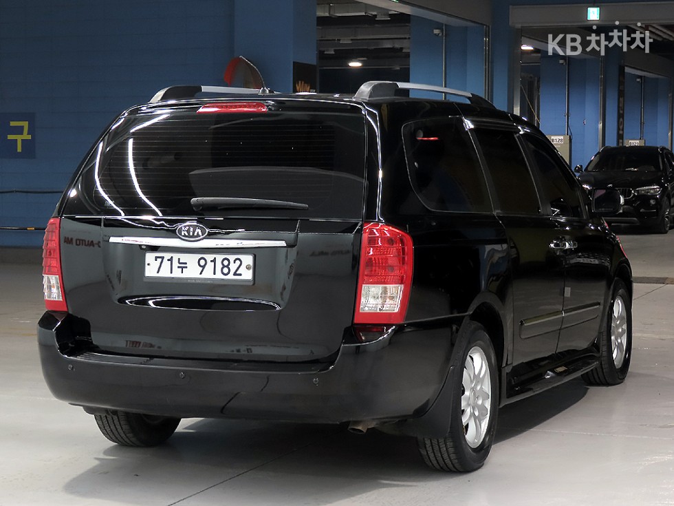 2012 - kia carnival