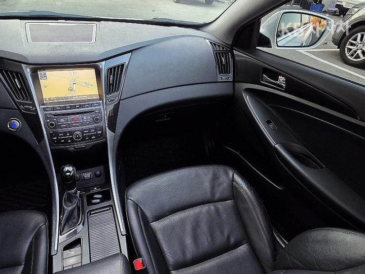 Hyundai Sonata The CVVL Premium 8