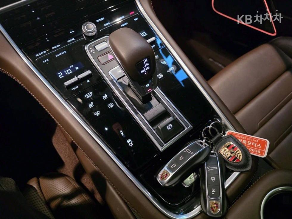 Porsche Panamera — miniaturë 18