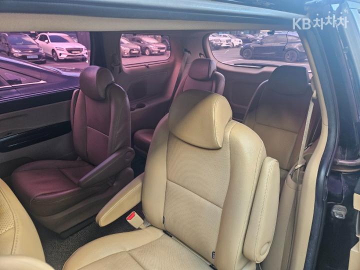 Kia Carnival 2.2 Diesel Prestige 7