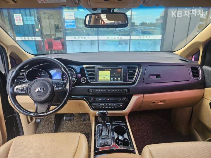 Kia Carnival 2.2 Diesel Prestige 8