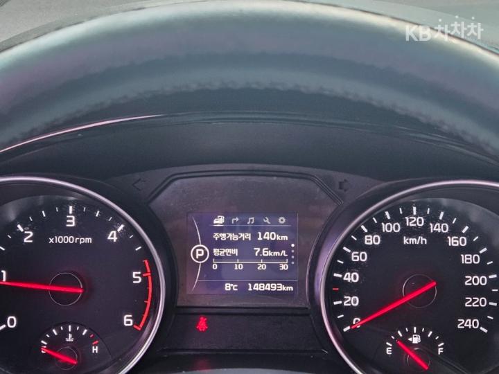 Kia Carnival 2.2 Diesel Prestige 9