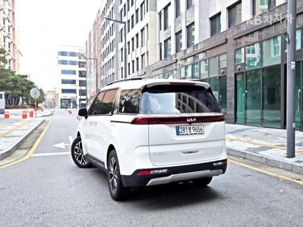 2023 - kia carnival