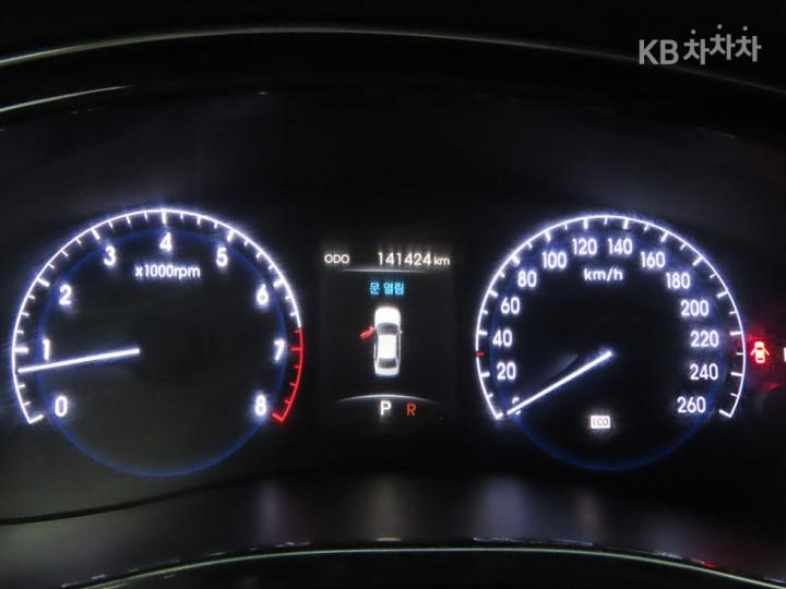 Hyundai Genesis BH330 MODERN Special 9