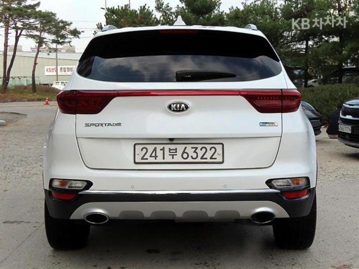 Kia Sportage The Bold 2.0 Diesel 2WD Prestige 5