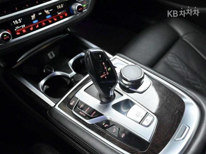 BMW 7 Series G11 730d xDrive Base Type 10
