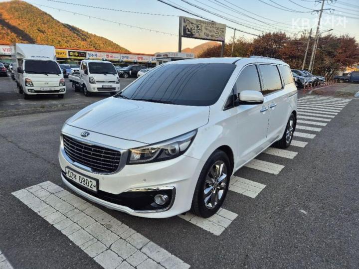 Kia Carnival R Grand High Limousine GLX Premium 3