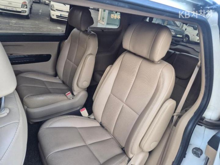 Kia Carnival R Grand High Limousine GLX Premium 10