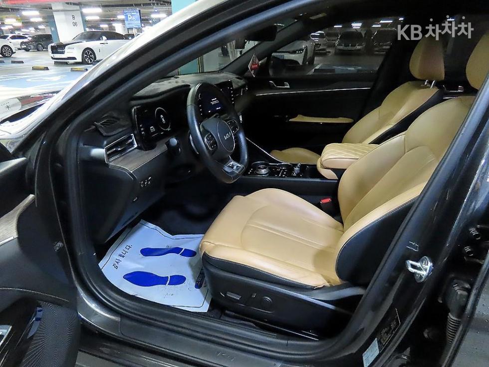 2022 - kia k5