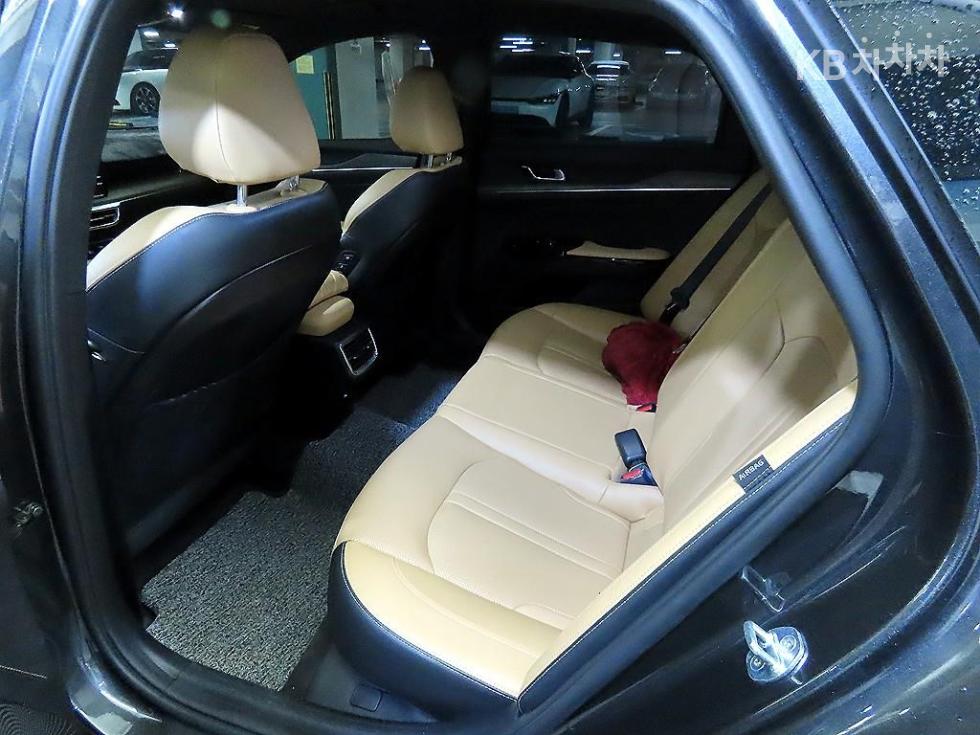 2022 - kia k5
