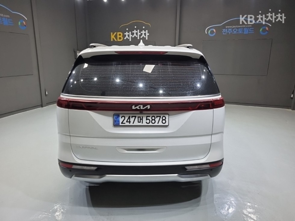 2022 - kia carnival