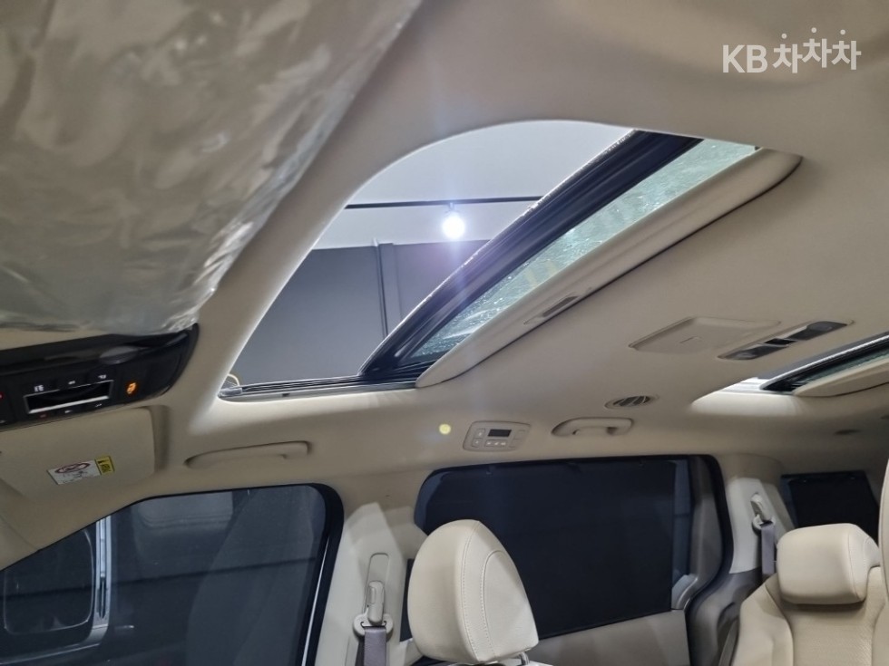 2022 - kia carnival