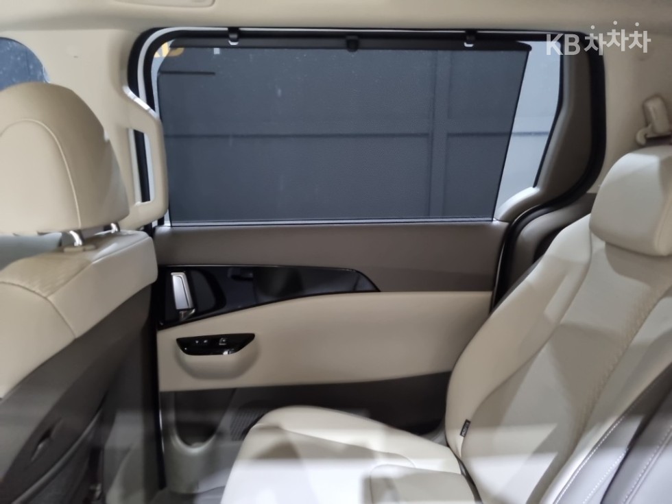 2022 - kia carnival