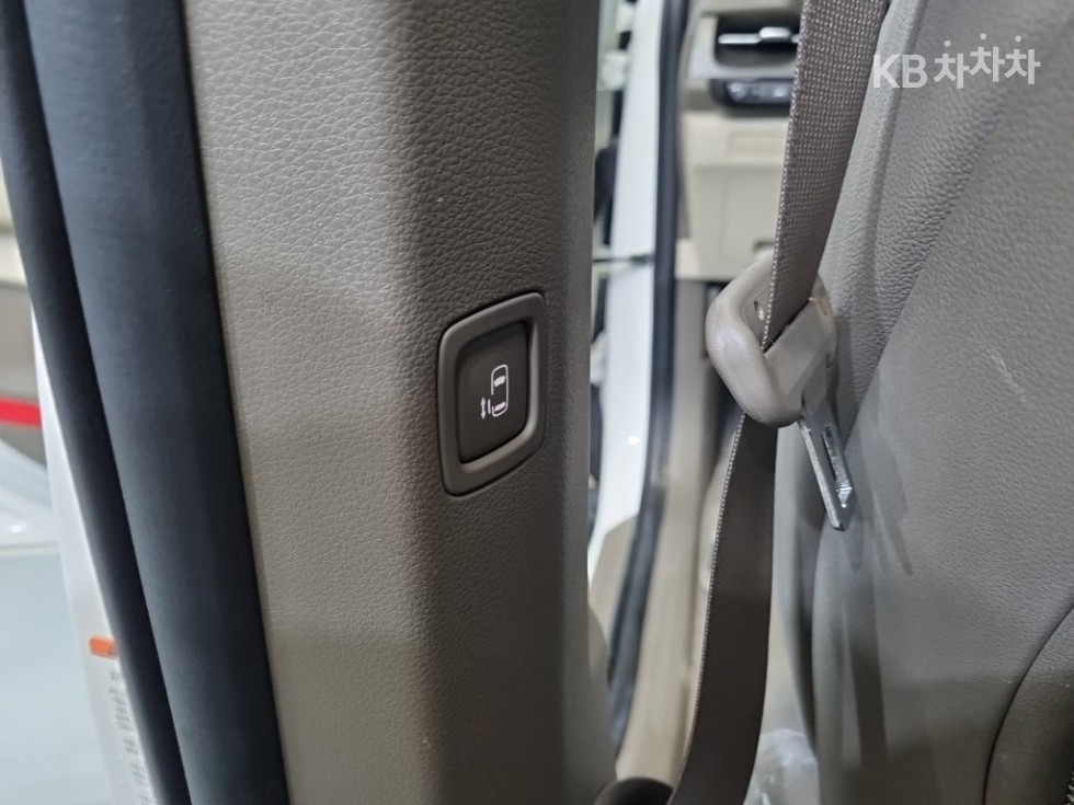 2022 - kia carnival