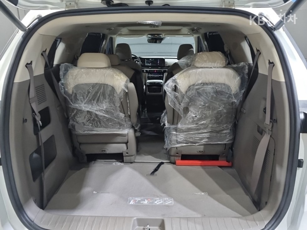 2022 - kia carnival