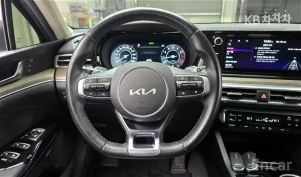 2022 - kia k5
