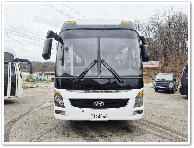 2016 hyundai universe
