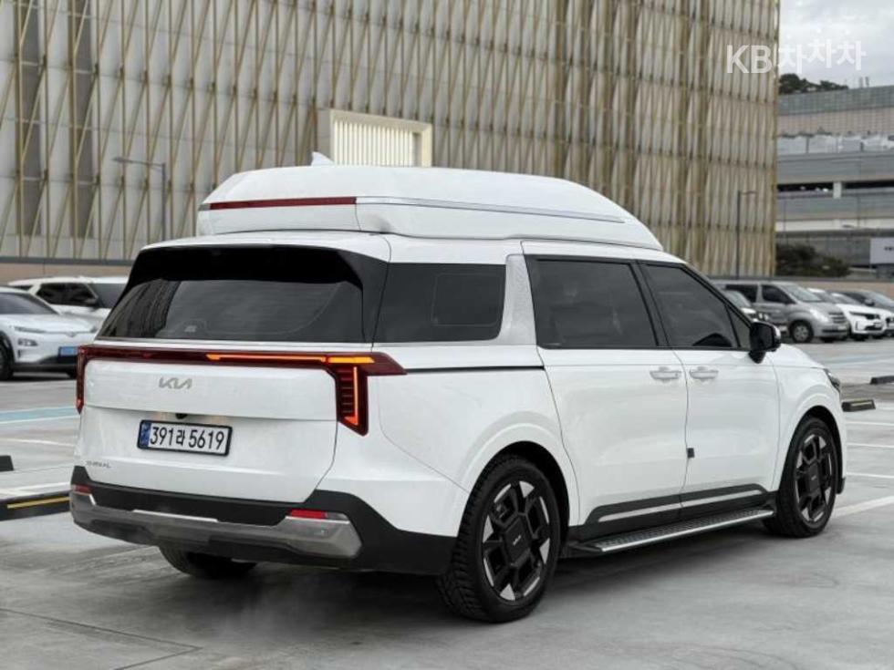 2024 Kia 4 photo
