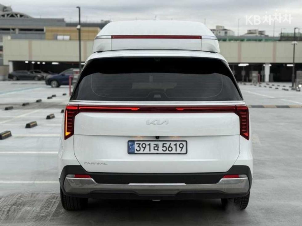2024 Kia 4 photo