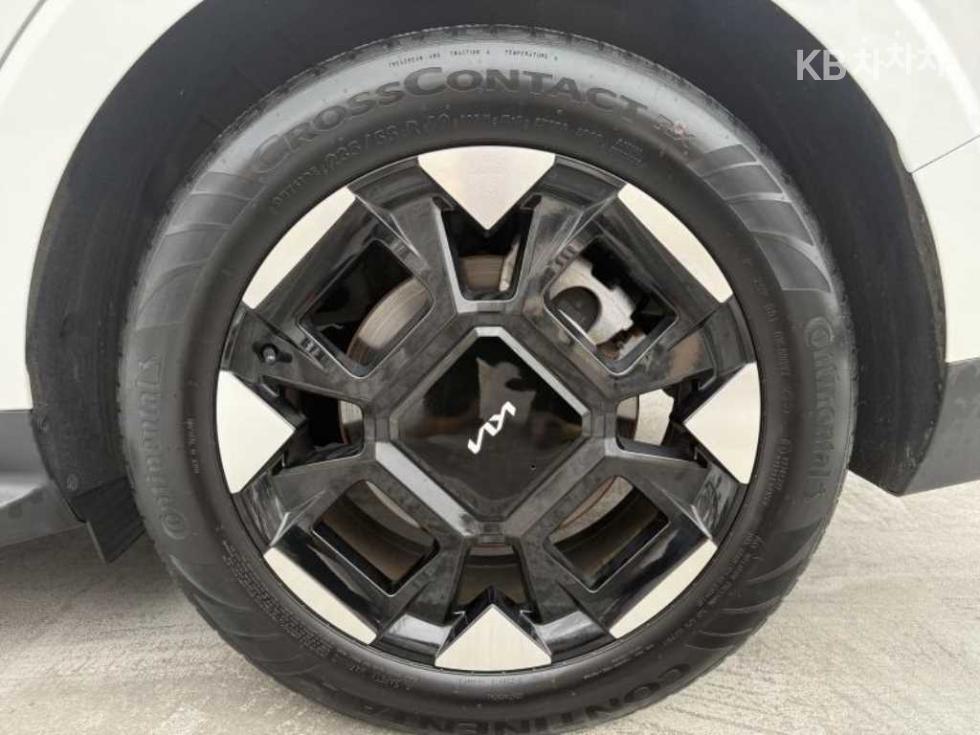 2024 Kia 4 photo