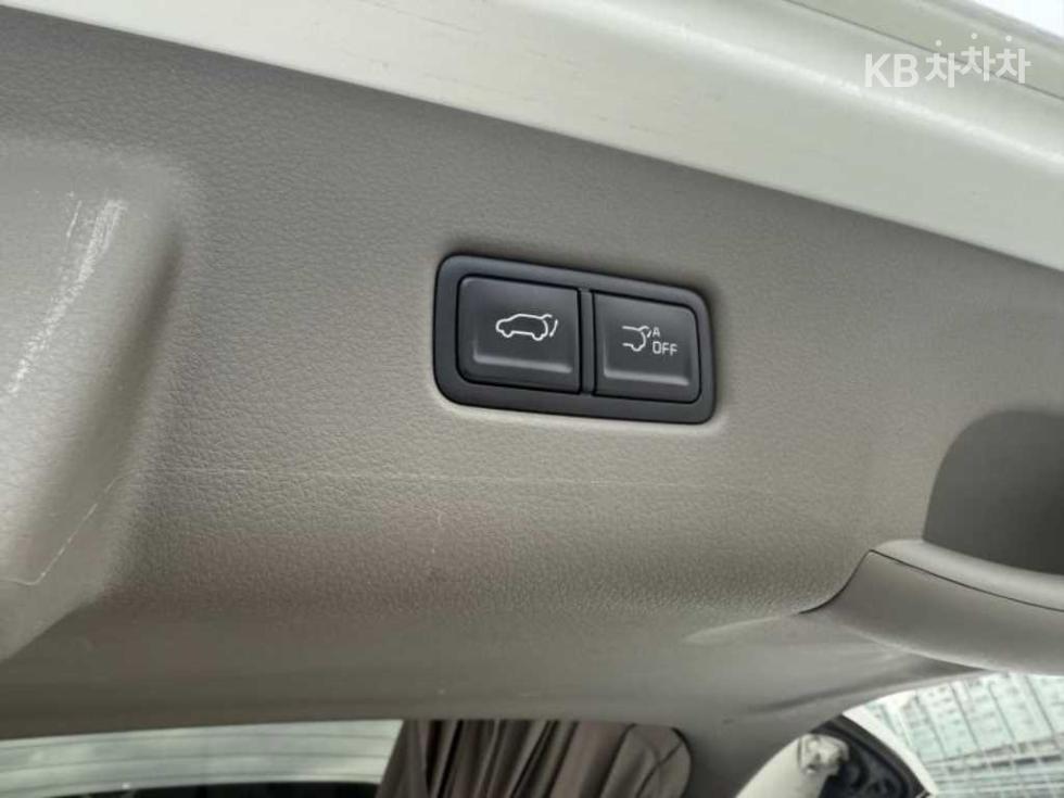 2024 Kia 4 photo