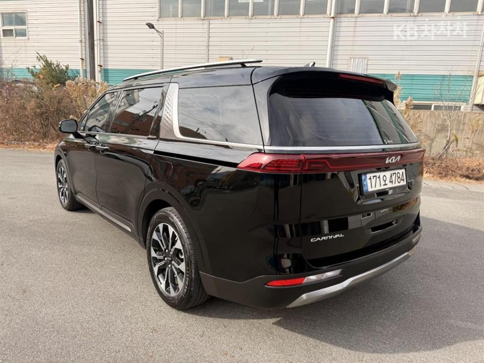 2022 - kia carnival