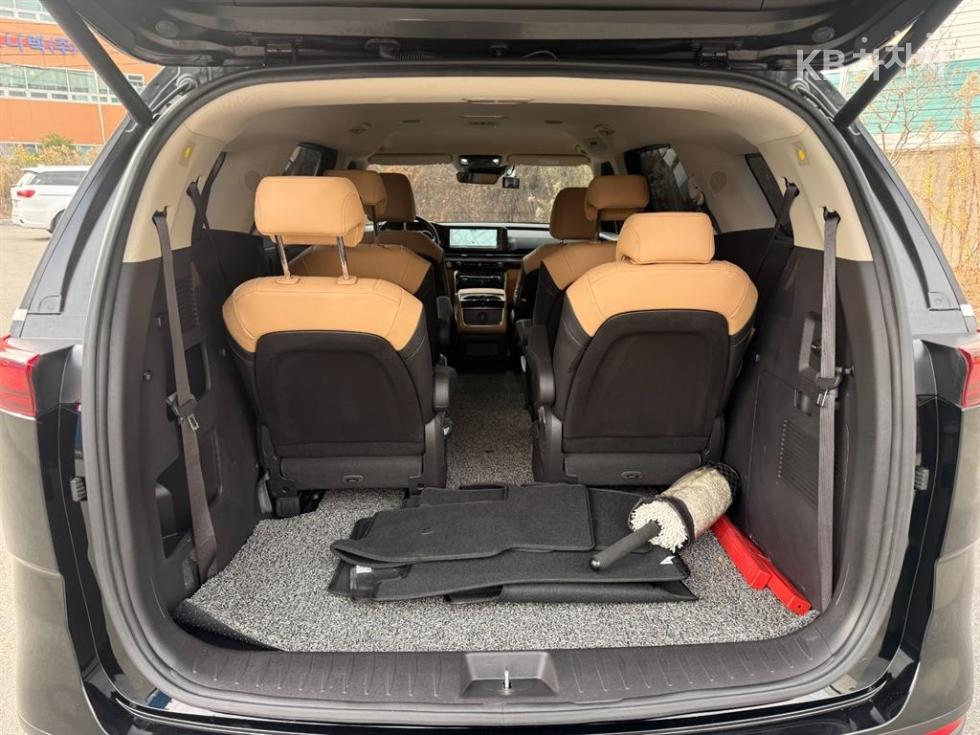 2022 - kia carnival