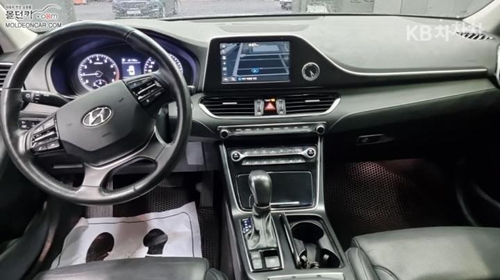 Hyundai Grandeur IG 2.4 Premium Base Type 8