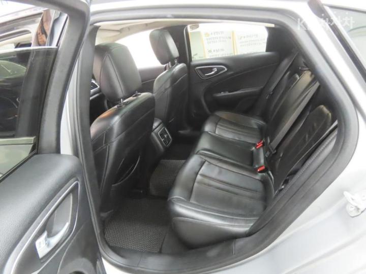 Chrysler 200 2.4 C 7