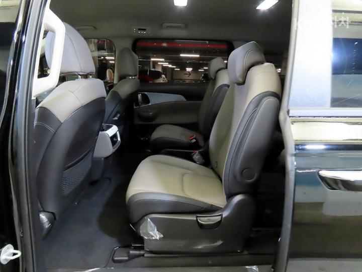 Kia Carnival G3.5 GDI Prestige 8