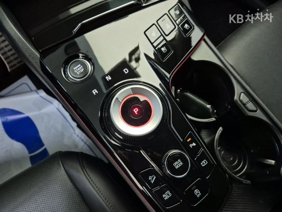 2022 - kia sportage