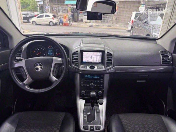 Chevrolet Captiva 2WD LT 8