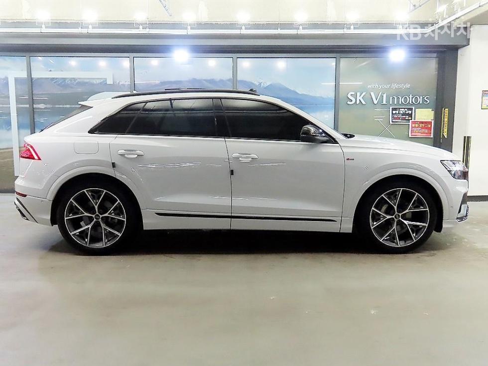 Audi Q8 — miniaturë 3