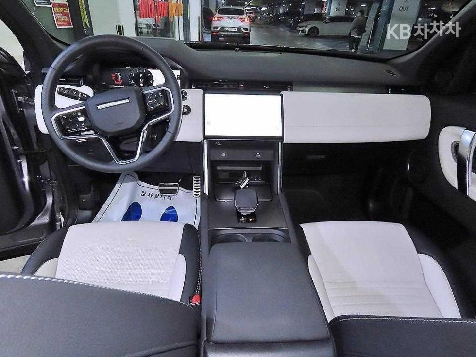 2025 - land rover discovery