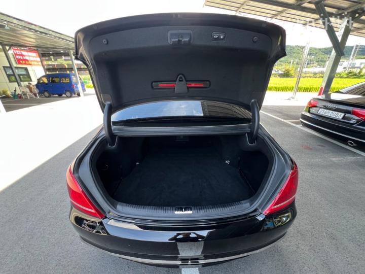 Genesis EQ900 3.8 GDI AWD Premium Luxury 8