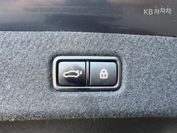 Genesis EQ900 3.8 GDI AWD Premium Luxury 9